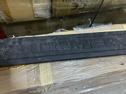 Накладка багажника Hummer H3 за 15 000 тг. в Алматы – фото 3