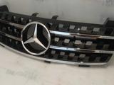 Mercedes-benz w164 ML Центральная решётка радиатора. за 75 000 тг. в Караганда – фото 2