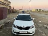 Kia Rio 2015 годаfor3 900 000 тг. в Атырау – фото 2