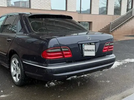 Mercedes-Benz E 320 2001 года за 4 200 000 тг. в Шымкент – фото 2