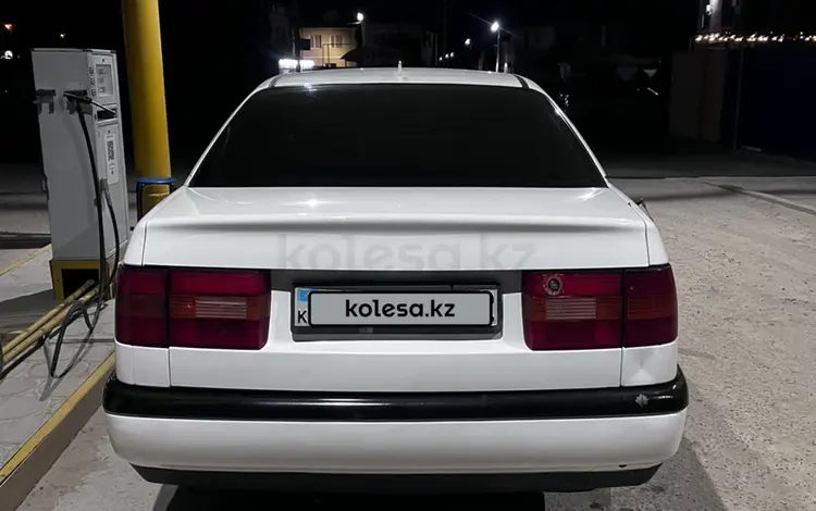 Volkswagen Passat 1995 года за 850 000 тг. в Актау