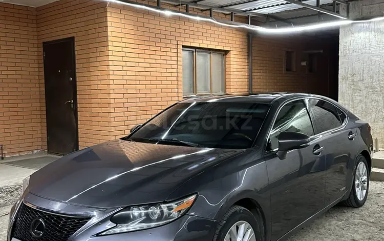 Lexus ES 300h 2014 годаүшін10 600 000 тг. в Атырау