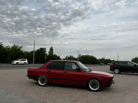 BMW 520 1987 года за 2 400 000 тг. в Уральск – фото 4