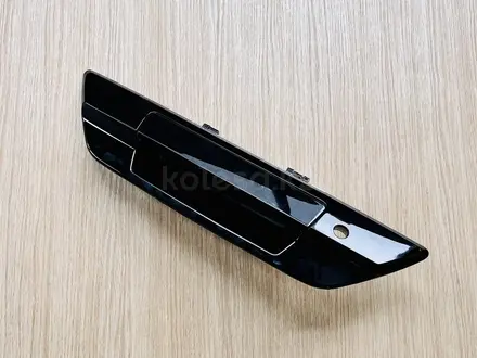 Ручка крышки багажника для Toyota Hilux 2015-2022. Цвет черный и хром. за 27 000 тг. в Алматы – фото 2