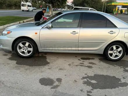 Toyota Camry 2005 года за 6 600 000 тг. в Актобе – фото 3