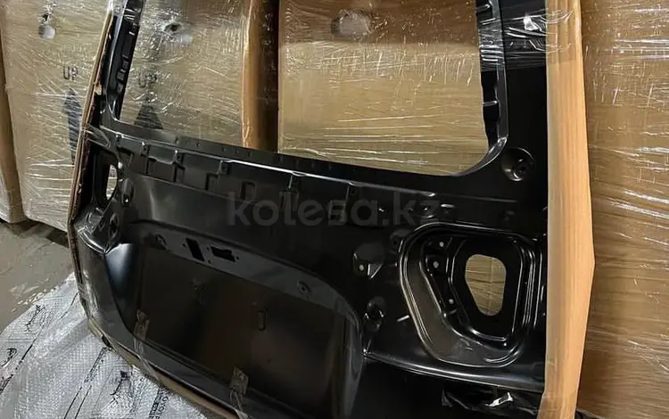 Дверь багажника Toyota LC 300 ORIGINAL за 350 000 тг. в Алматы