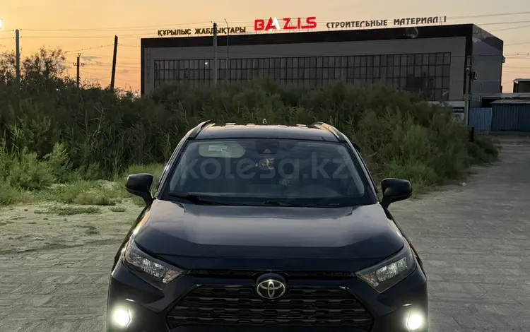 Toyota RAV4 2021 года за 14 500 000 тг. в Актау