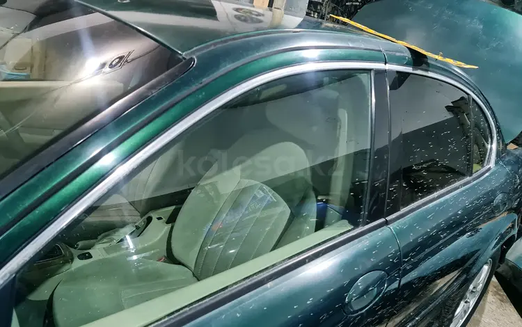 Стекла ягуар x-type 2002г за 22 000 тг. в Актобе