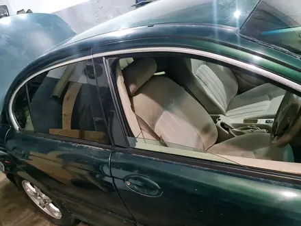 Стекла ягуар x-type 2002г за 22 000 тг. в Актобе – фото 2