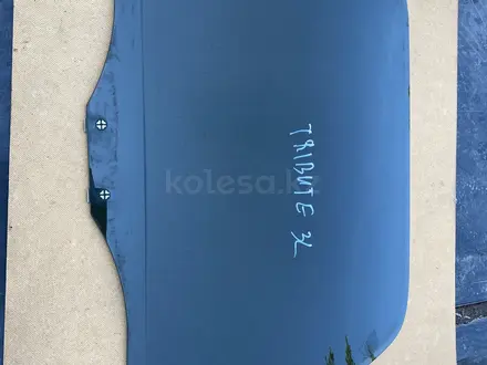 Стекло двери на Мазда Трибьют за 8 000 тг. в Караганда