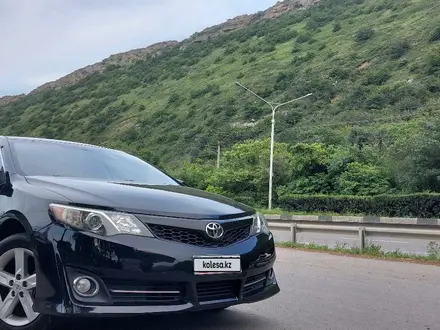 Toyota Camry 2014 года за 6 200 000 тг. в Актобе – фото 10