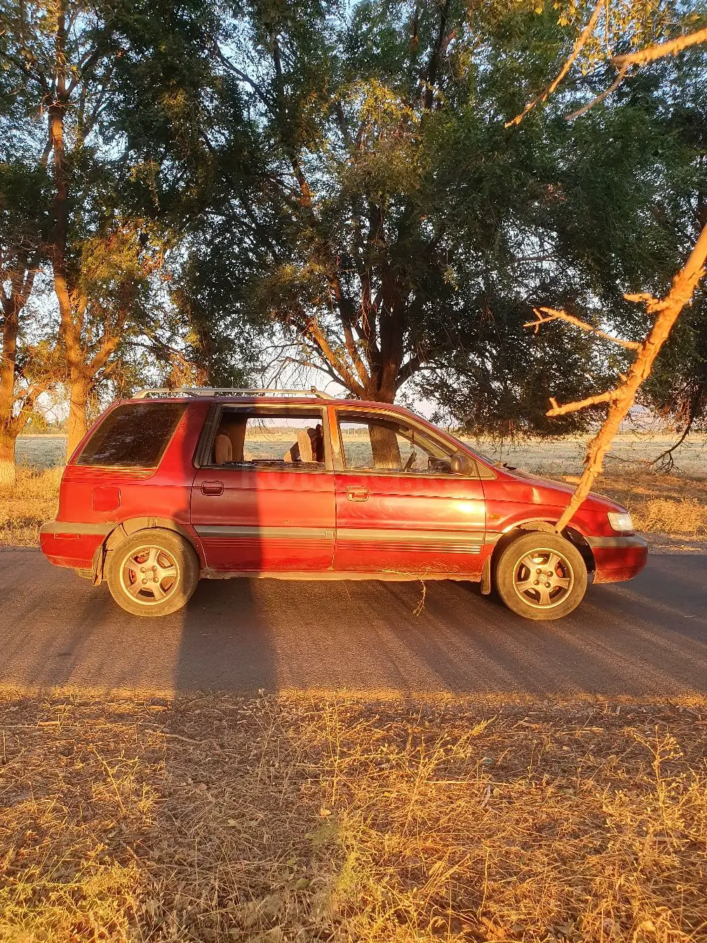 Mitsubishi Space Wagon, 1995