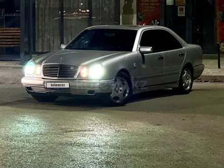 Mercedes-Benz E 230 1996 года за 2 450 000 тг. в Шымкент – фото 3