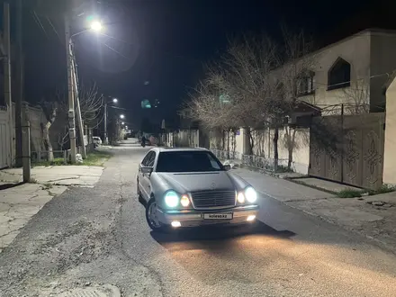 Mercedes-Benz E 230 1996 года за 2 450 000 тг. в Шымкент – фото 2