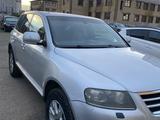 Volkswagen Touareg 2007 года за 4 700 000 тг. в Актобе – фото 4