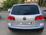 Volkswagen Touareg 2007 года за 4 700 000 тг. в Актобе – фото 2