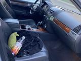 Volkswagen Touareg 2007 года за 4 700 000 тг. в Актобе – фото 5