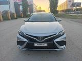 Toyota Camry 2024 года за 13 500 000 тг. в Актобе – фото 3