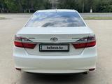 Toyota Camry 2015 года за 11 500 000 тг. в Актобе – фото 4