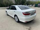 Toyota Camry 2015 года за 11 500 000 тг. в Актобе – фото 5