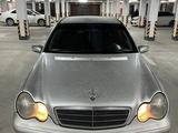 Mercedes-Benz C 180 2003 годаfor4 200 000 тг. в Караганда