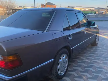 Mercedes-Benz E 230 1991 года за 2 200 000 тг. в Шымкент – фото 4