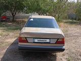 Mercedes-Benz E 220 1993 года за 950 000 тг. в Алматы – фото 5