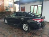 Toyota Camry 2023 года за 13 999 990 тг. в Алматы – фото 3