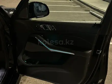 BMW X5 2021 года за 56 500 000 тг. в Алматы – фото 25