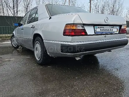 Mercedes-Benz E 230 1991 года за 2 100 000 тг. в Шымкент – фото 4