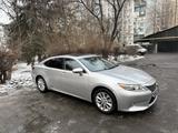 Lexus ES 300h 2013 годаfor11 000 000 тг. в Алматы