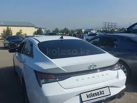 Hyundai Elantra 2023 года за 9 500 000 тг. в Актобе – фото 4