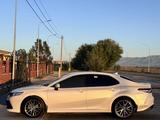 Toyota Camry 2023 года за 16 300 000 тг. в Талдыкорган – фото 5