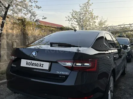 Skoda Superb 2019 года за 15 500 000 тг. в Алматы – фото 3