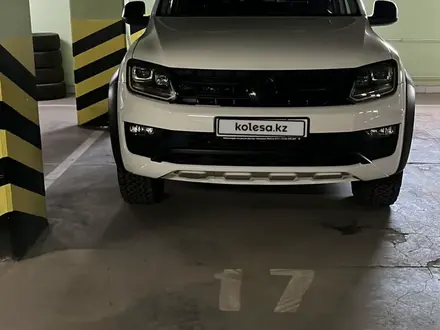 Volkswagen Amarok 2020 года за 22 500 000 тг. в Алматы