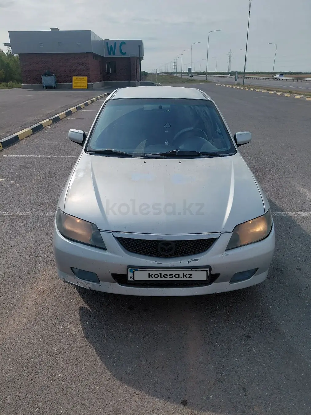 Mazda 323, 2000