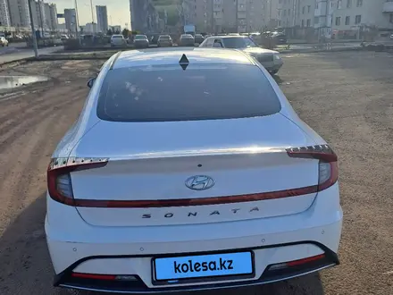 Hyundai Sonata 2023 года за 11 500 000 тг. в Астана – фото 2
