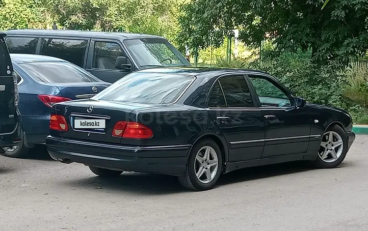 Mercedes-Benz E 320 1996 года за 2 850 000 тг. в Караганда