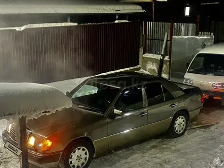 Mercedes-Benz E 230 1991 года за 2 500 000 тг. в Алматы – фото 12