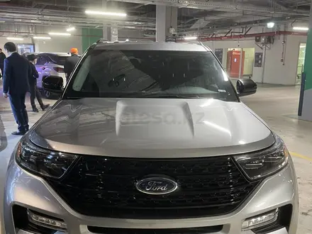 Ford Explorer 2021 года за 16 500 000 тг. в Астана – фото 2