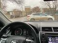 Toyota Camry 2015 года за 5 350 000 тг. в Уральск – фото 2