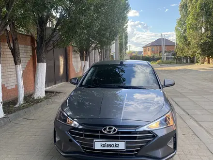 Hyundai Elantra 2018 года за 6 200 000 тг. в Актобе – фото 2