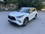 Toyota Highlander 2023 года за 25 500 000 тг. в Караганда