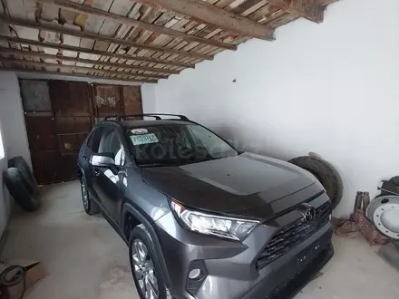 Toyota RAV4 2021 года за 20 000 000 тг. в Алматы