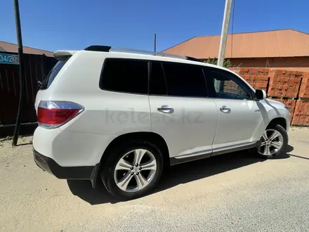 Toyota Highlander 2013 года за 12 800 000 тг. в Атырау – фото 3