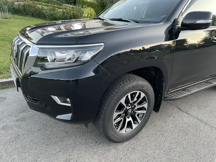 Toyota Land Cruiser Prado 2022 года за 32 500 000 тг. в Алматы – фото 5