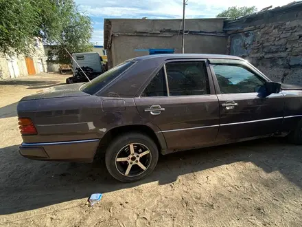 Mercedes-Benz E 220 1993 года за 1 400 000 тг. в Астана – фото 5