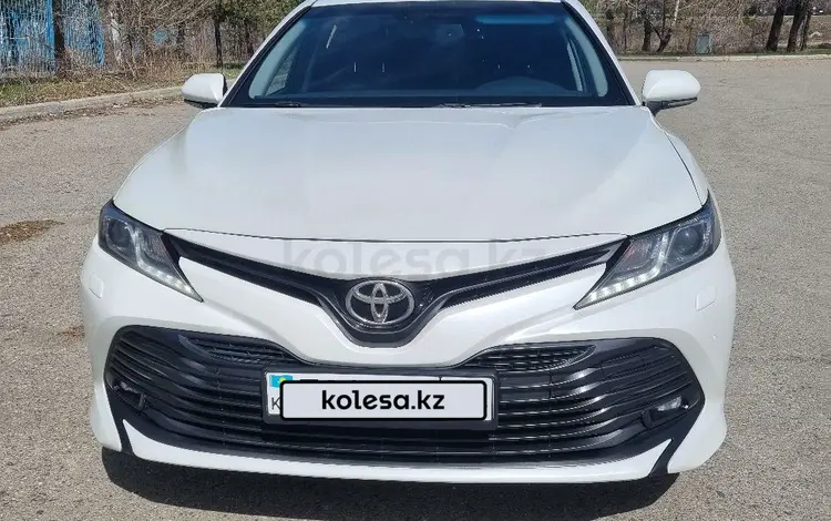 Toyota Camry 2018 года за 13 500 000 тг. в Усть-Каменогорск