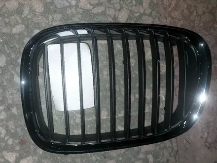 Новые передние решетки (ноздри) на BMW E39үшін10 000 тг. в Алматы – фото 3