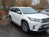Toyota Highlander 2018 года за 16 500 000 тг. в Алматы